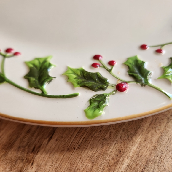 St. Nicholas Square Holly Jolly Holly Berry Dinner/Serving Plate - Picture 3 of 9